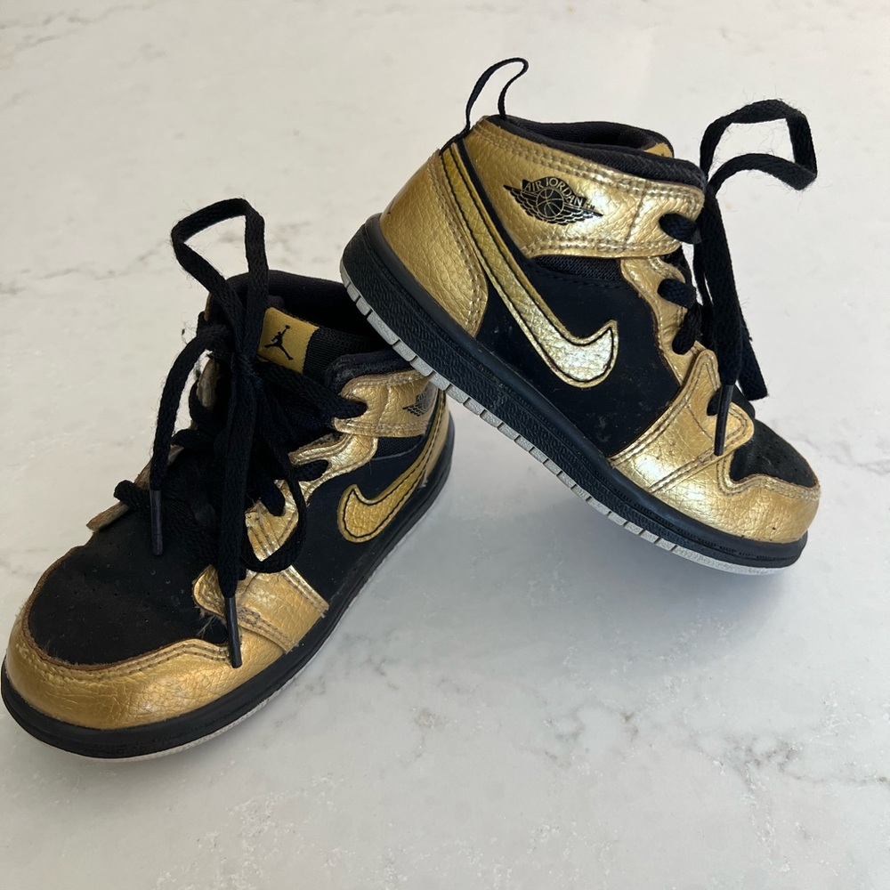 Nike Air Jordan - Black & Gold